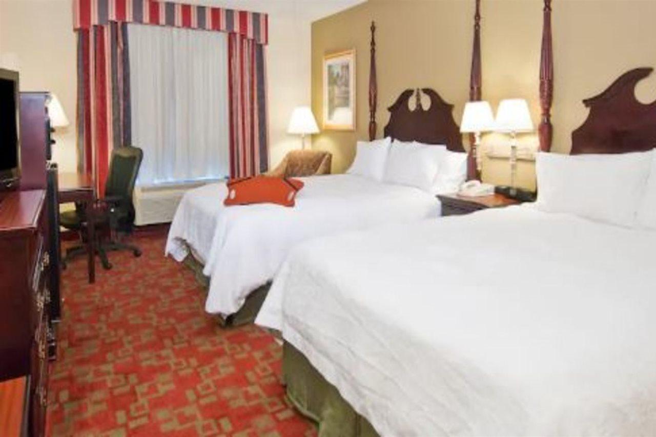 Hampton Inn Canton Exteriör bild