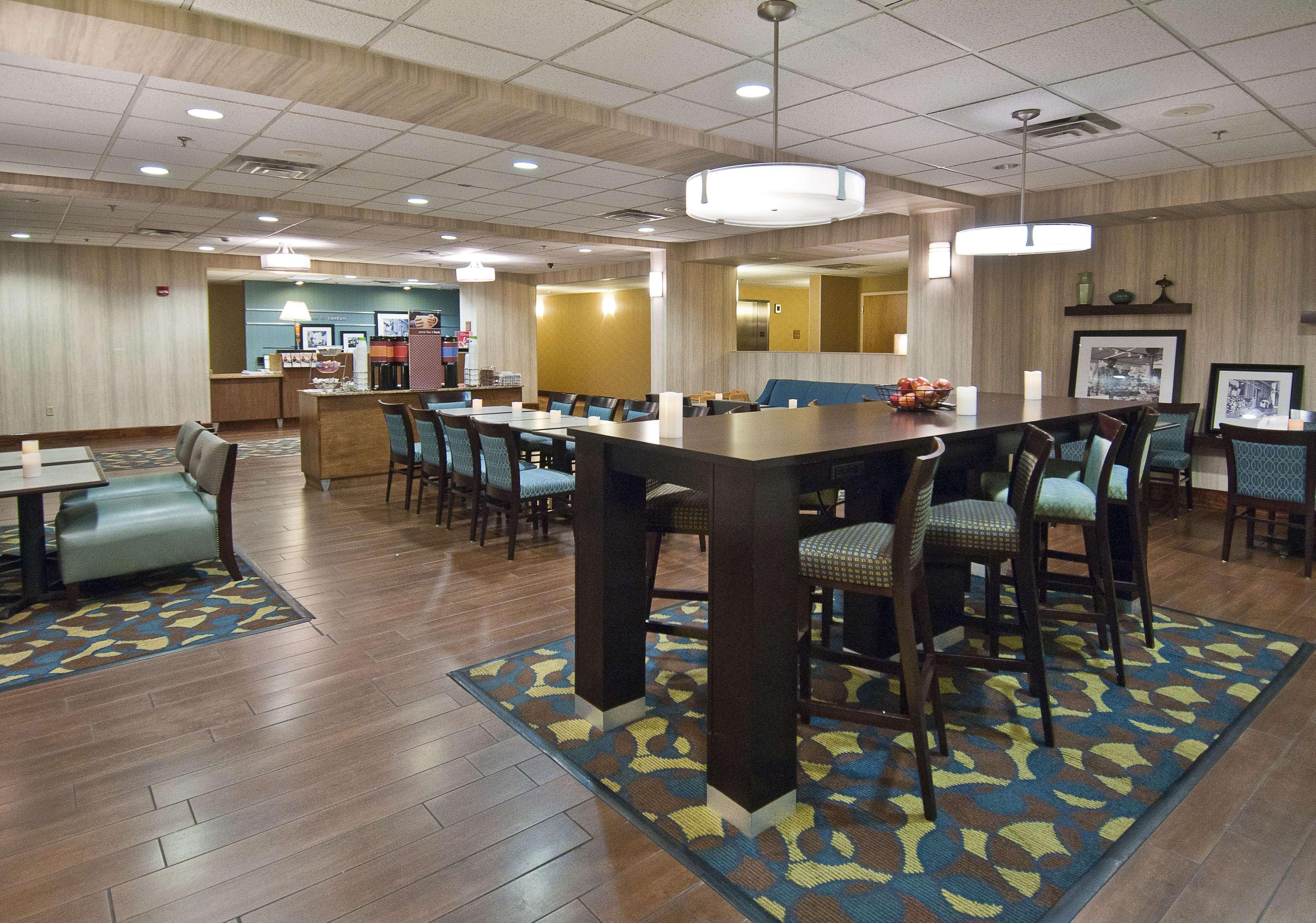 Hampton Inn Canton Exteriör bild